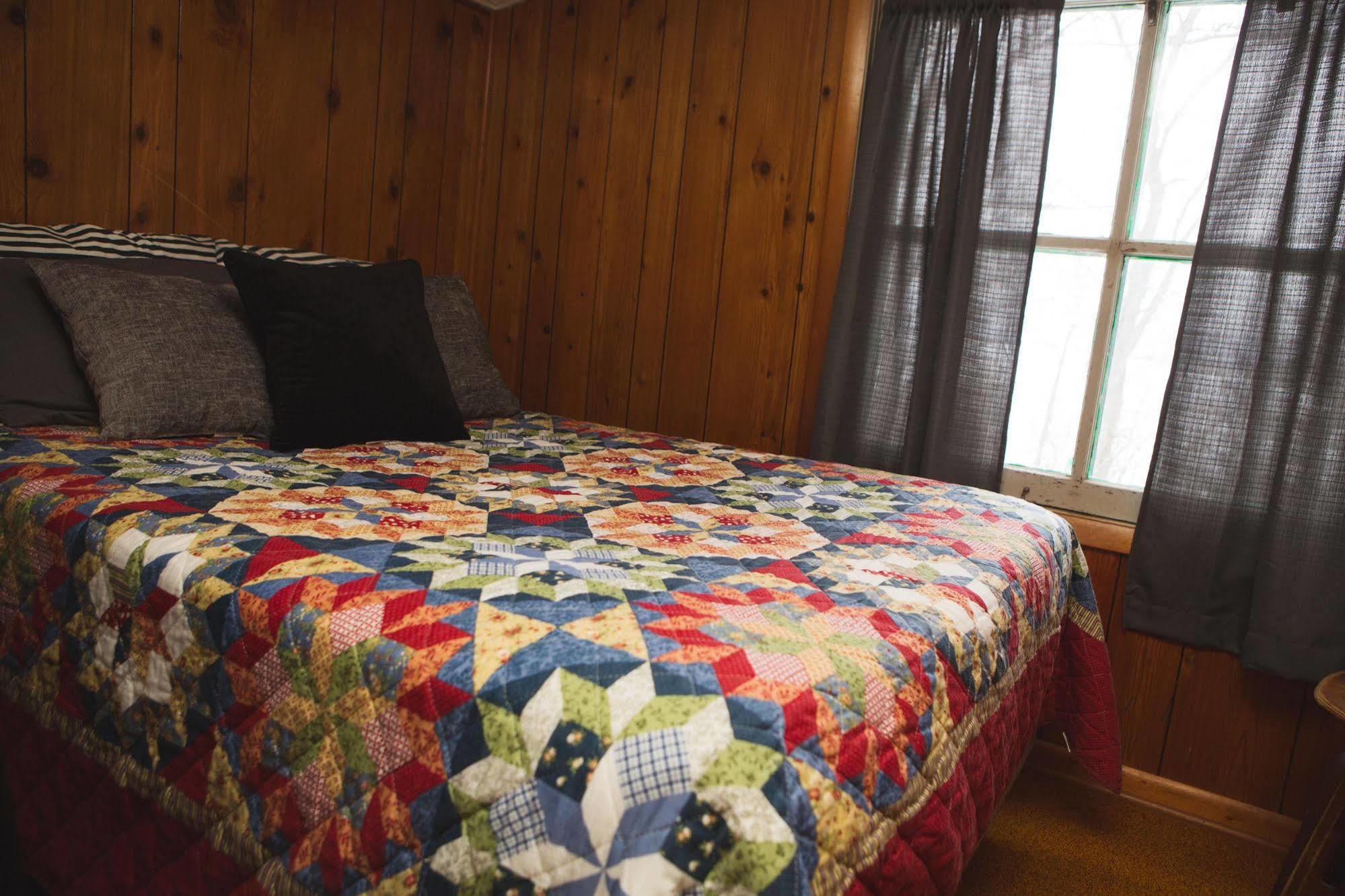 Mission Springs Resort Ashland Bagian luar foto